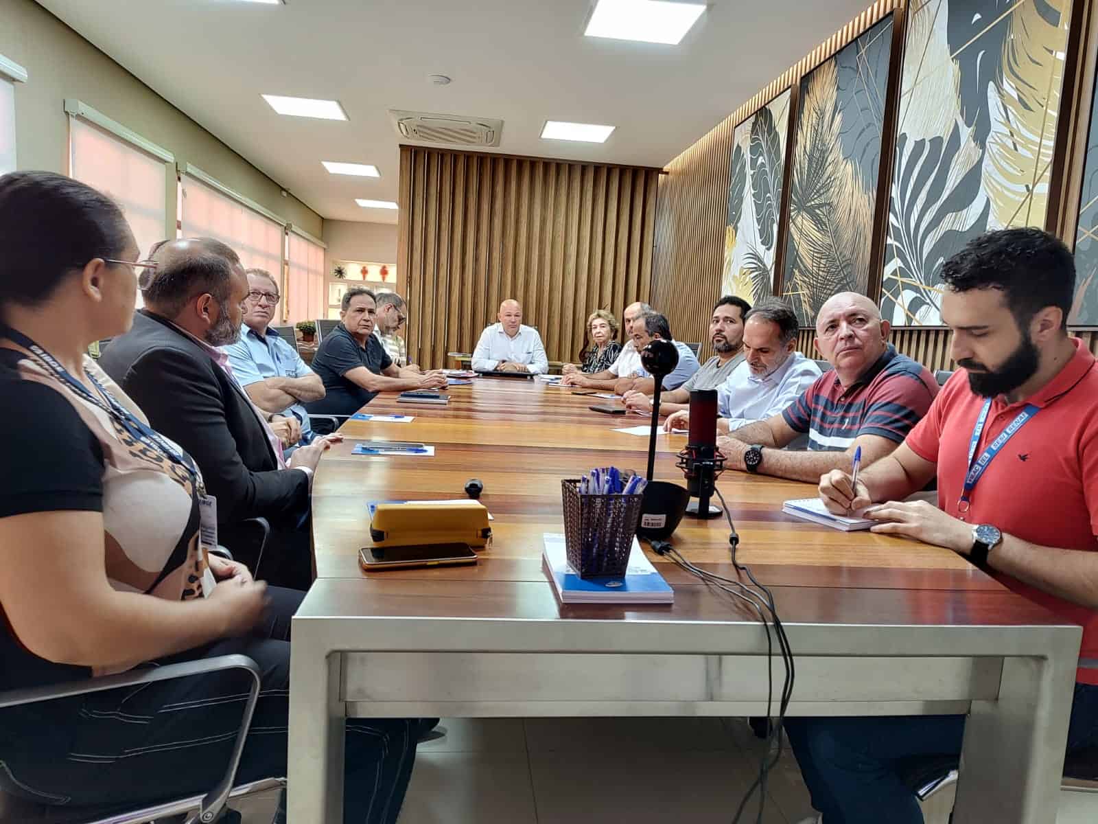 IBGE apresenta dados do Censo Demográfico 2022 para presidência do Fórum e empresários do Acre