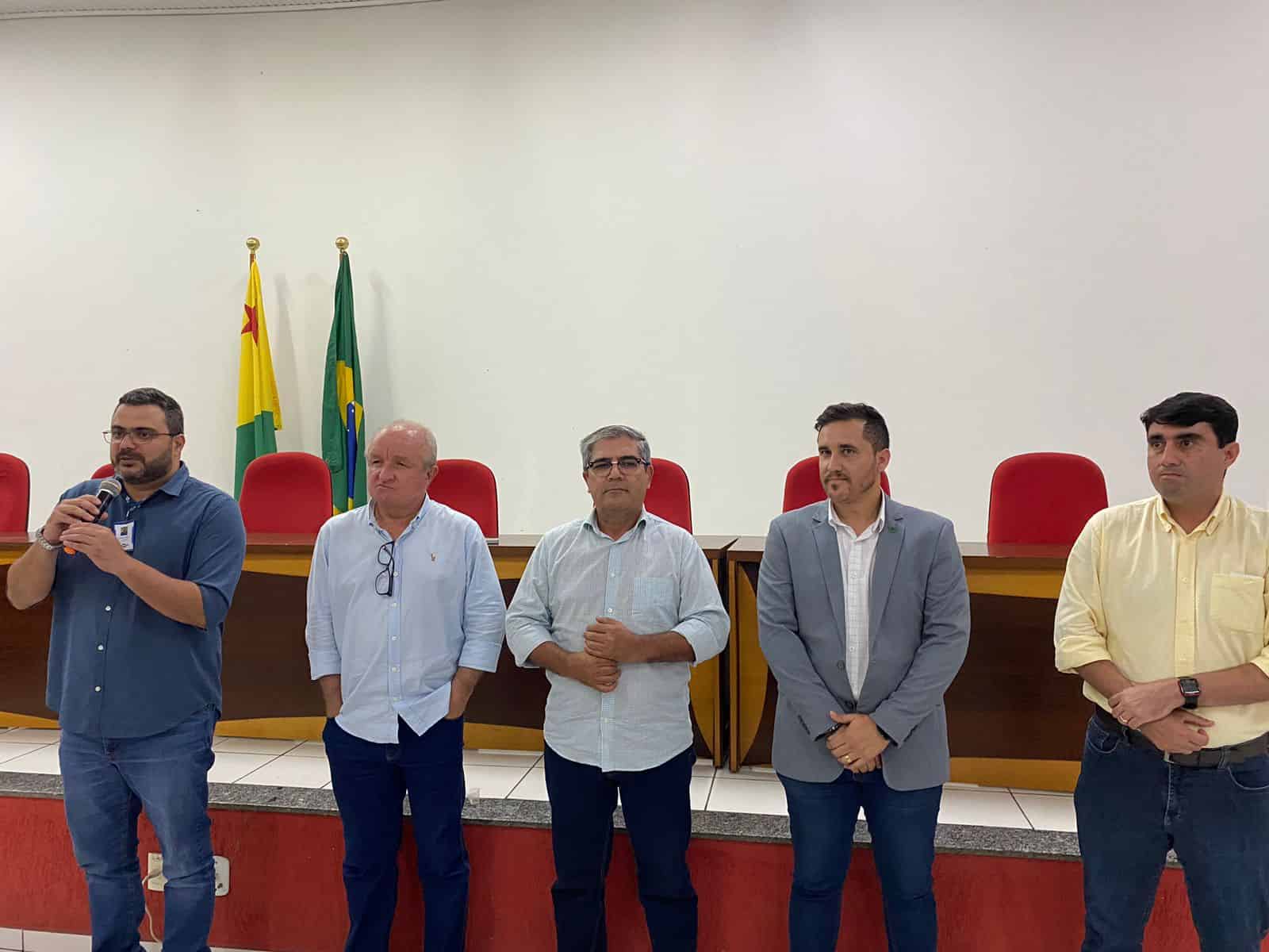 3º Fórum de Defesa Agropecuária reúne produtores e pesquisadores para discutir ações contra febre aftosa