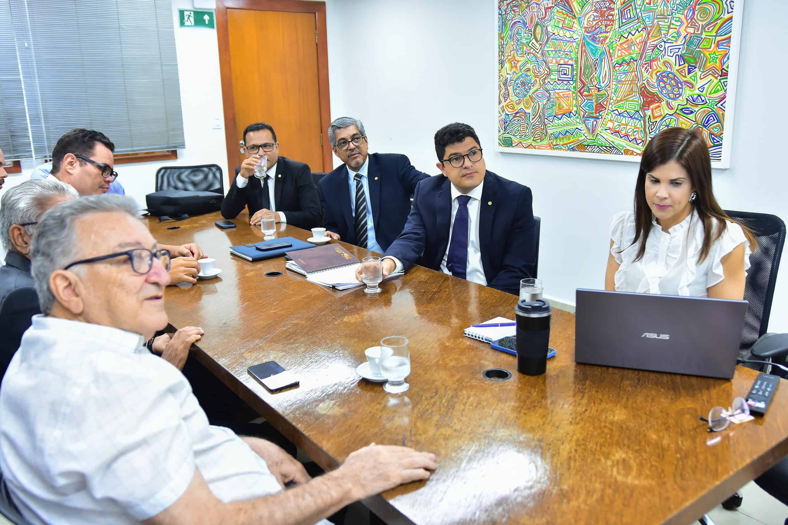 Fórum Empresarial do Acre debate redução de taxas e emolumentos cartoriais com deputados na Aleac